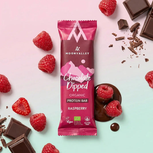 Eske med 12 Moonvalley proteinbarer bringebær med sjokoladetrekk